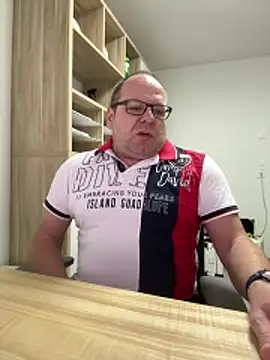 Snapshot of coupleLatinaLovers chatting on 03/09/26, 06:06 coupleLatinaLovers online show from 03/09/26, 06:06