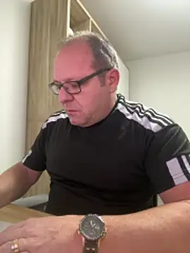 Snapshot of coupleLatinaLovers chatting on 01/07/26, 06:29 coupleLatinaLovers online show from 01/07/26, 06:29