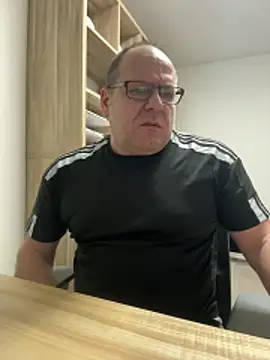 Snapshot of coupleLatinaLovers chatting on 02/23/26, 06:14 coupleLatinaLovers online show from 02/23/26, 06:14