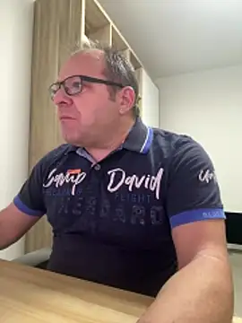 Snapshot of coupleLatinaLovers chatting on 12/18/25, 05:56 coupleLatinaLovers online show from 12/18/25, 05:56