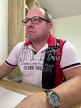 Snapshot of coupleLatinaLovers chatting on 03/16/26, 08:29 coupleLatinaLovers online show from 03/16/26, 08:29