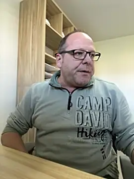 Snapshot of coupleLatinaLovers chatting on 02/27/26, 10:48 coupleLatinaLovers online show from 02/27/26, 10:48