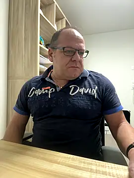 Snapshot of coupleLatinaLovers chatting on 12/22/25, 07:08 coupleLatinaLovers online show from 12/22/25, 07:08