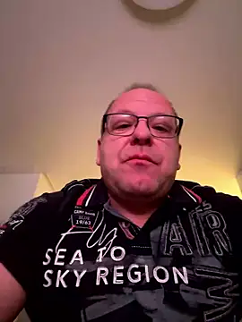 Snapshot of coupleLatinaLovers chatting on 01/16/26, 06:06 coupleLatinaLovers online show from 01/16/26, 06:06