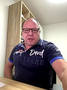 Snapshot of coupleLatinaLovers chatting on 11/24/25, 08:25 coupleLatinaLovers online show from 11/24/25, 08:25