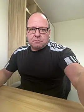 Snapshot of coupleLatinaLovers chatting on 02/20/26, 10:50 coupleLatinaLovers online show from 02/20/26, 10:50