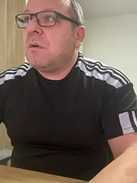 Snapshot of coupleLatinaLovers chatting on 02/10/26, 06:01 coupleLatinaLovers online show from 02/10/26, 06:01