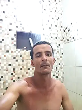 Snapshot of morenogato100 chatting on 10/24/25, 10:25 morenogato100 online show from 10/24/25, 10:25