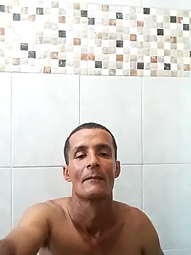 Snapshot of morenogato100 chatting on 11/07/25, 08:35 morenogato100 online show from 11/07/25, 08:35