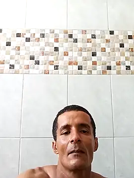 Snapshot of morenogato100 chatting on 11/27/25, 02:06 morenogato100 online show from 11/27/25, 02:06