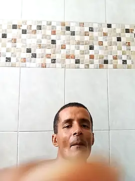 Snapshot of morenogato100 chatting on 11/16/25, 01:16 morenogato100 online show from 11/16/25, 01:16