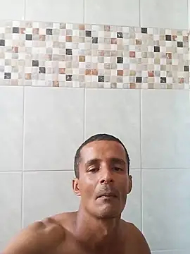 Snapshot of morenogato100 chatting on 05/15/26, 03:32 morenogato100 online show from 05/15/26, 03:32
