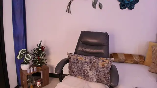 Saray M  online show from 12/15/25, 05:19