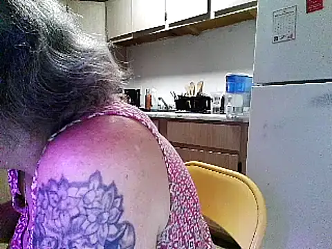 Snapshot of GraceHenderson chatting on 03/16/25, 03:28 GraceHenderson online show from 03/16/25, 03:28