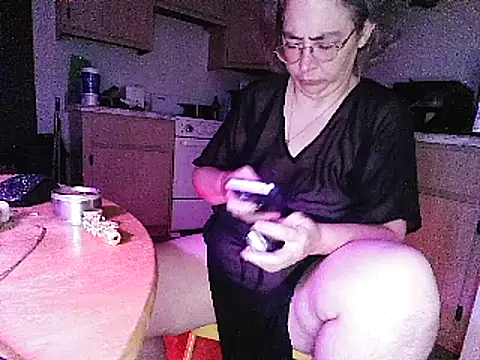Snapshot of GraceHenderson chatting on 03/12/25, 07:04 GraceHenderson online show from 03/12/25, 07:04