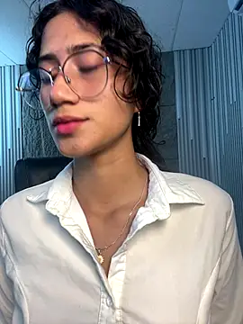 KaitlynLoveCam online show from 11/17/25, 10:14