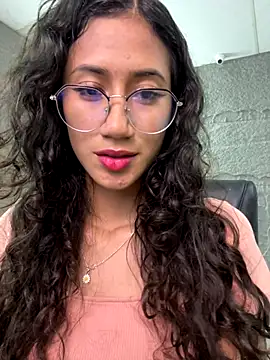 KaitlynLoveCam online show from 11/05/25, 09:40