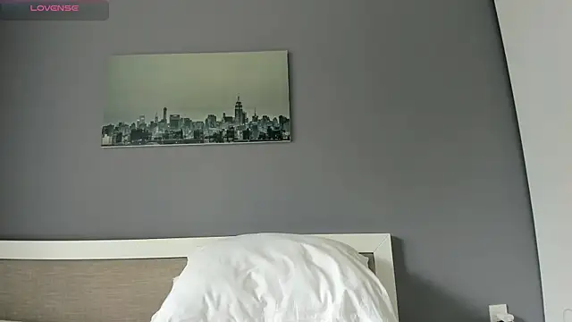 yumisunn online show from 10/28/25, 04:02