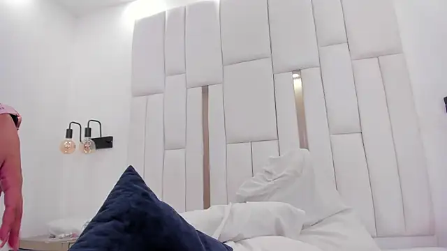 chloe zulay online show from 03/01/26, 02:11