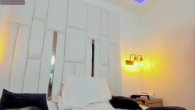 chloe zulay online show from 11/29/25, 05:07