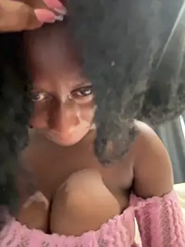 Snapshot of Roxiexx chatting on 02/25/26, 01:44 Roxiexx online show from 02/25/26, 01:44