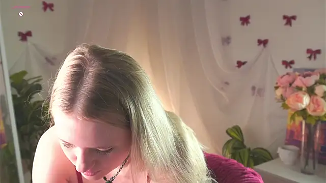 MaydaFoulk online show from 04/19/26, 01:06