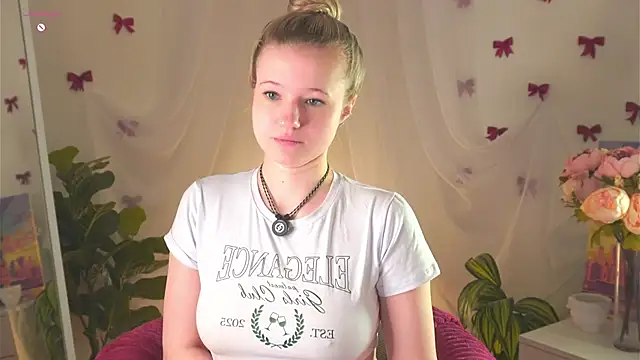 MaydaFoulk online show from 04/18/26, 01:19