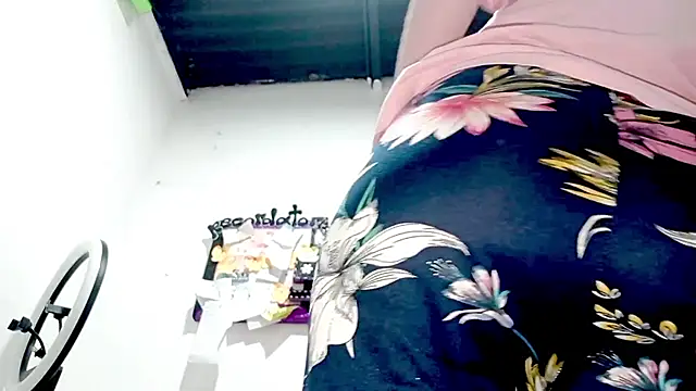 PetiteIvoryQueen19 online show from 10/03/25, 03:20