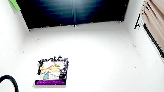 PetiteIvoryQueen19 online show from 12/03/25, 04:13