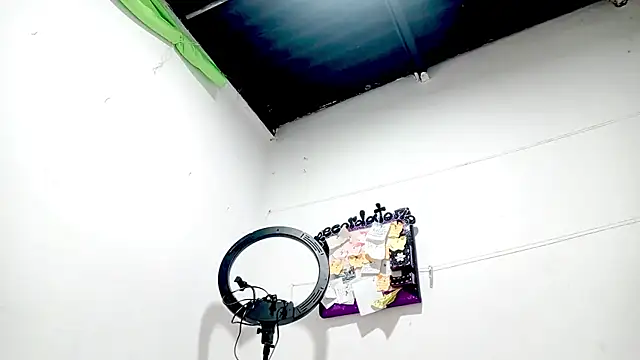 PetiteIvoryQueen19 online show from 09/21/25, 06:29