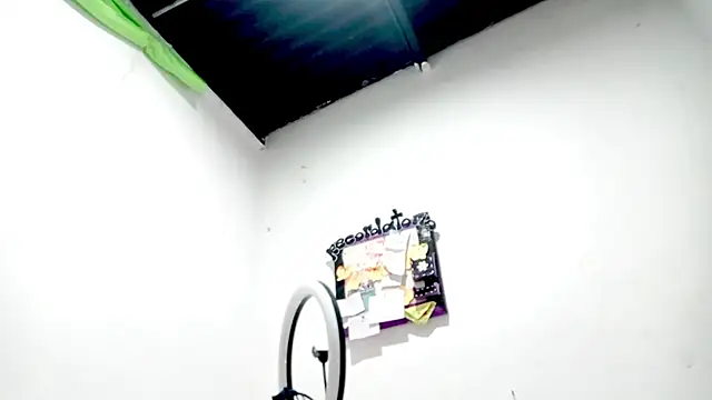 PetiteIvoryQueen19 online show from 10/21/25, 05:29