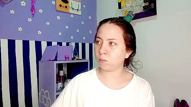 Snapshot of PetiteIvoryQueen19 chatting on 06/03/26, 05:30 PetiteIvoryQueen19 online show from 06/03/26, 05:30