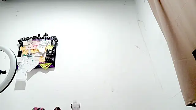 PetiteIvoryQueen19 online show from 10/16/25, 05:38