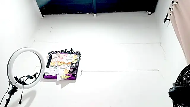 PetiteIvoryQueen19 online show from 09/13/25, 11:32