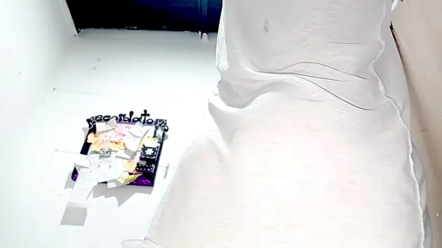 PetiteIvoryQueen19 online show from 10/01/25, 06:40