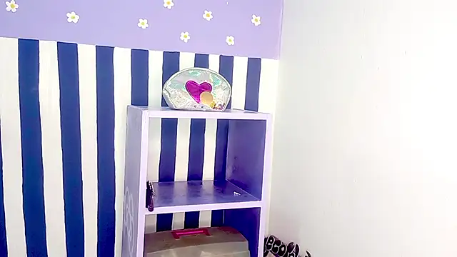 PetiteIvoryQueen19 online show from 04/03/26, 03:35