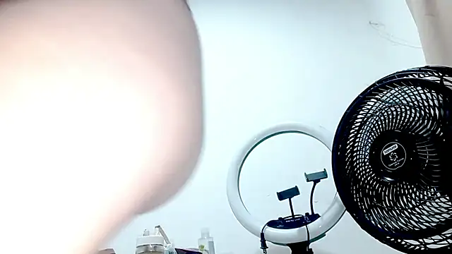 PetiteIvoryQueen19 online show from 11/03/25, 01:22