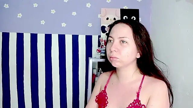 PetiteIvoryQueen19 online show from 04/22/26, 05:47