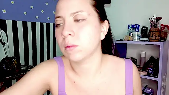 PetiteIvoryQueen19 online show from 05/19/26, 04:08