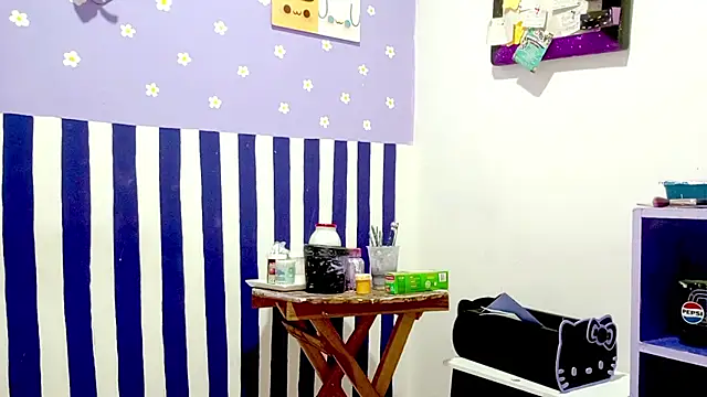 PetiteIvoryQueen19 online show from 05/25/26, 04:12