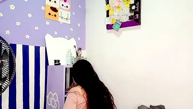 PetiteIvoryQueen19 online show from 05/15/26, 06:11