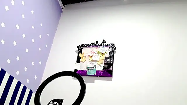 PetiteIvoryQueen19 online show from 02/23/26, 04:14