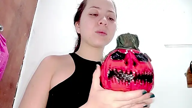 PetiteIvoryQueen19 online show from 10/06/25, 06:14