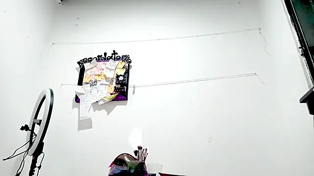 PetiteIvoryQueen19 online show from 09/25/25, 07:58