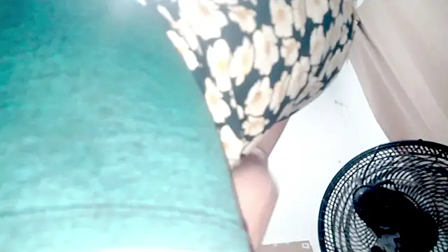 PetiteIvoryQueen19 online show from 12/05/25, 03:16