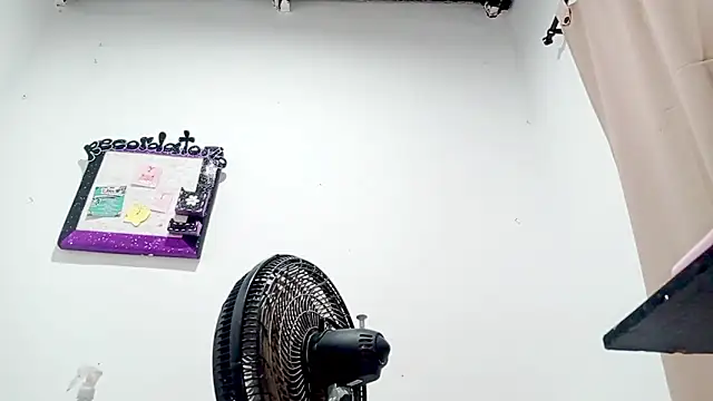 PetiteIvoryQueen19 online show from 03/23/25, 05:54