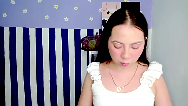 PetiteIvoryQueen19 online show from 04/25/26, 04:26
