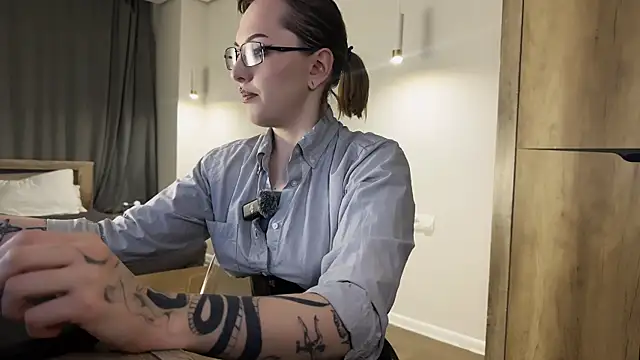 vinylstore online show from 04/17/26, 04:21