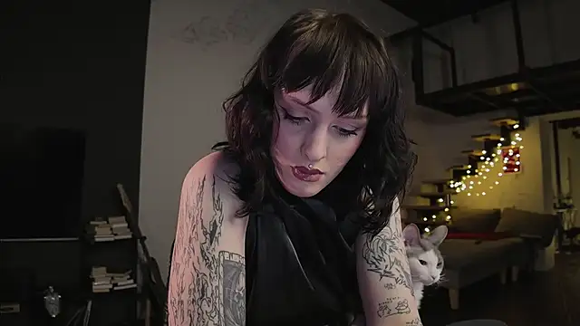 Snapshot of vinylstore chatting on 03/01/25, 12:01 vinylstore online show from 03/01/25, 12:01