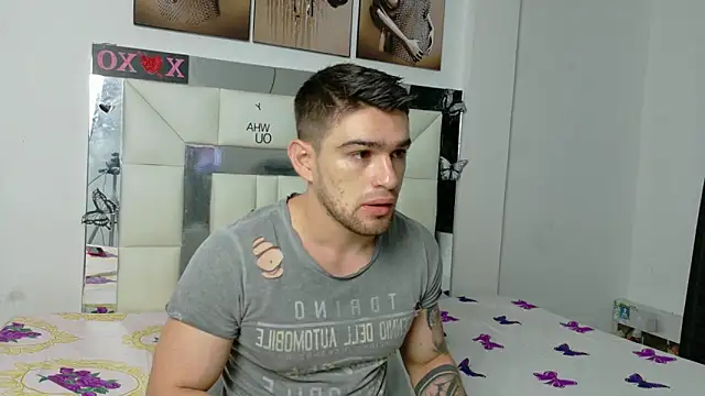 Snapshot of Sexy_Alejandro_ chatting on 03/18/25, 11:00 Sexy Alejandro online show from 03/18/25, 11:00